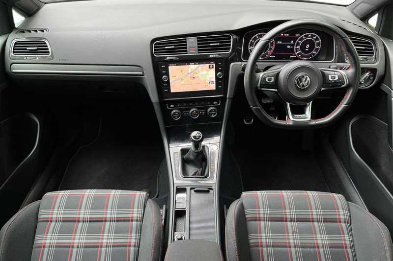 Used Volkswagen Golf 2017 for sale - 76125125: Photo 3