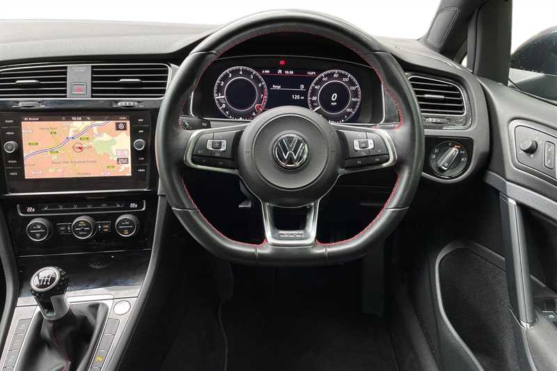 Used Volkswagen Golf 2017 for sale - 76125125: Photo 33