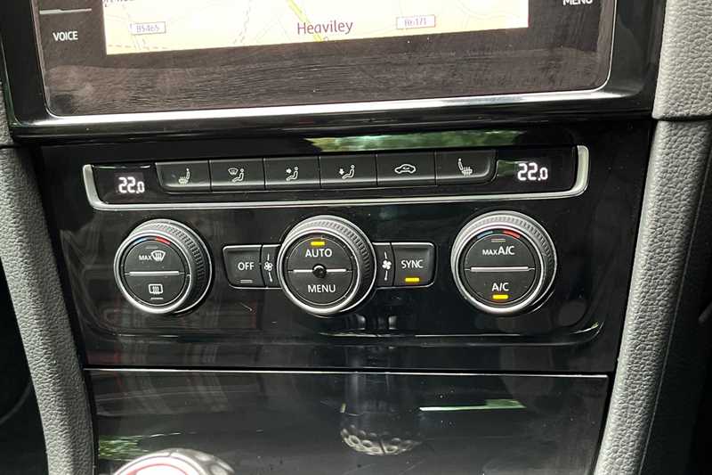 Used Volkswagen Golf 2017 for sale - 76125125: Photo 37
