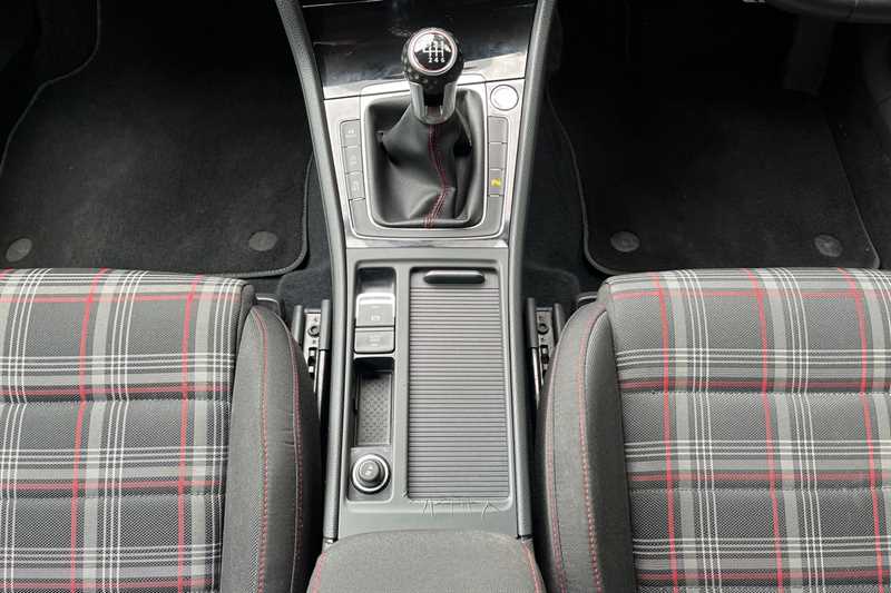 Used Volkswagen Golf 2017 for sale - 76125125: Photo 39