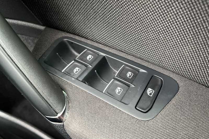 Used Volkswagen Golf 2017 for sale - 76125125: Photo 43