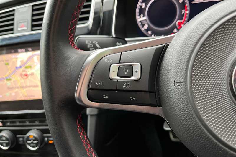 Used Volkswagen Golf 2017 for sale - 76125125: Photo 44