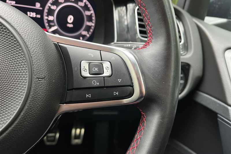 Used Volkswagen Golf 2017 for sale - 76125125: Photo 45