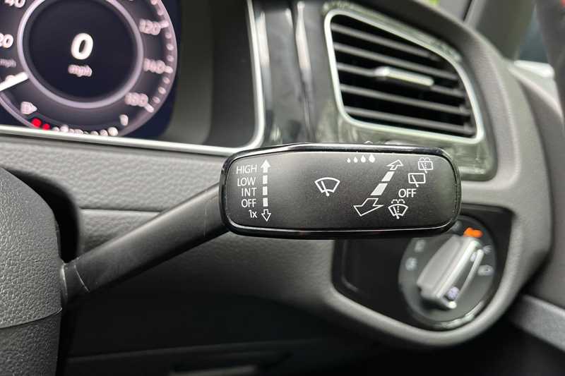 Used Volkswagen Golf 2017 for sale - 76125125: Photo 47