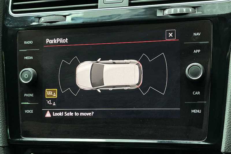 Used Volkswagen Golf 2017 for sale - 76125125: Photo 5