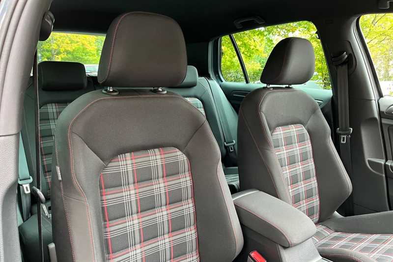 Used Volkswagen Golf 2017 for sale - 76125125: Photo 9