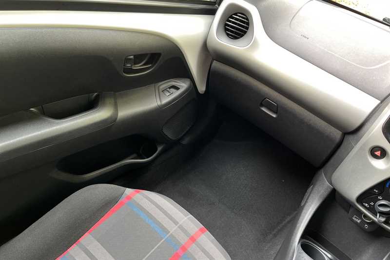 Used Peugeot 108 2015 for sale - 76125068: Photo 41
