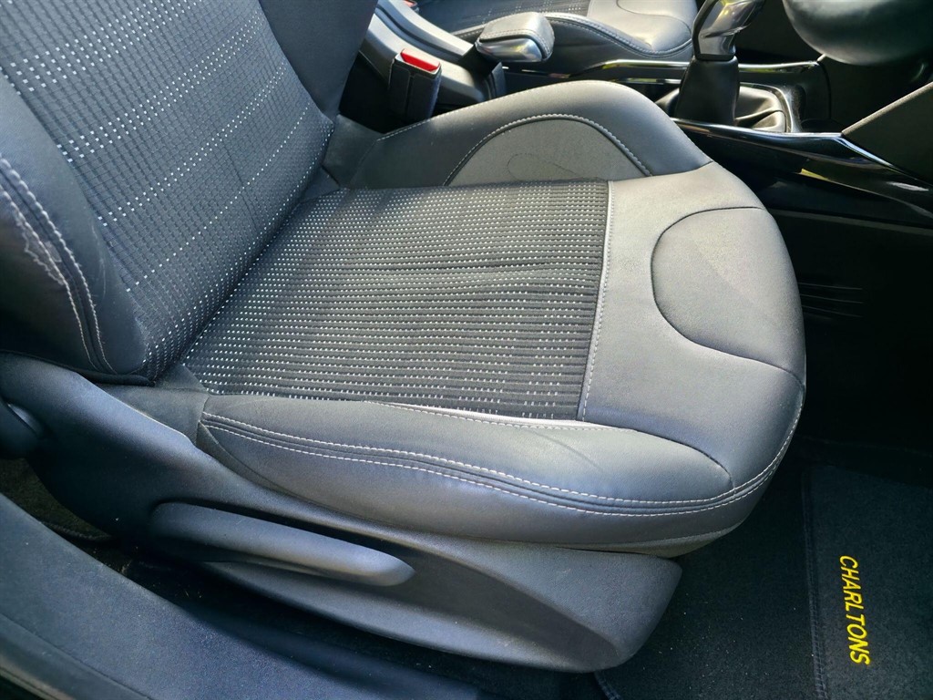 Used Peugeot 2008 2018 for sale - 76842393: Photo 33