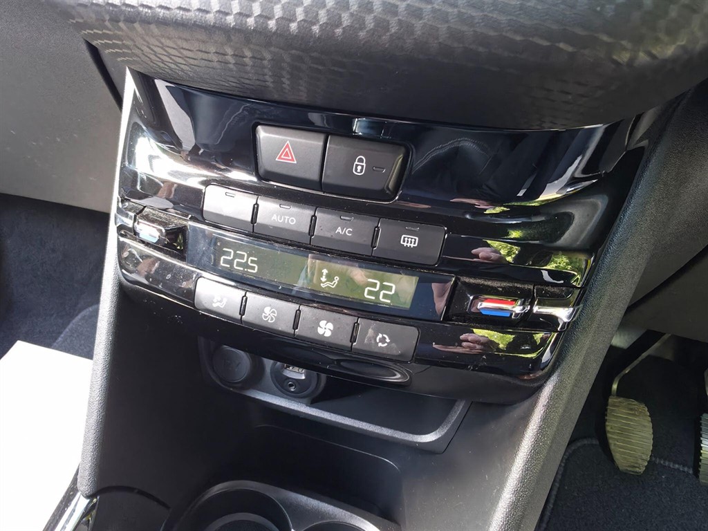 Used Peugeot 2008 2018 for sale - 76842393: Photo 34