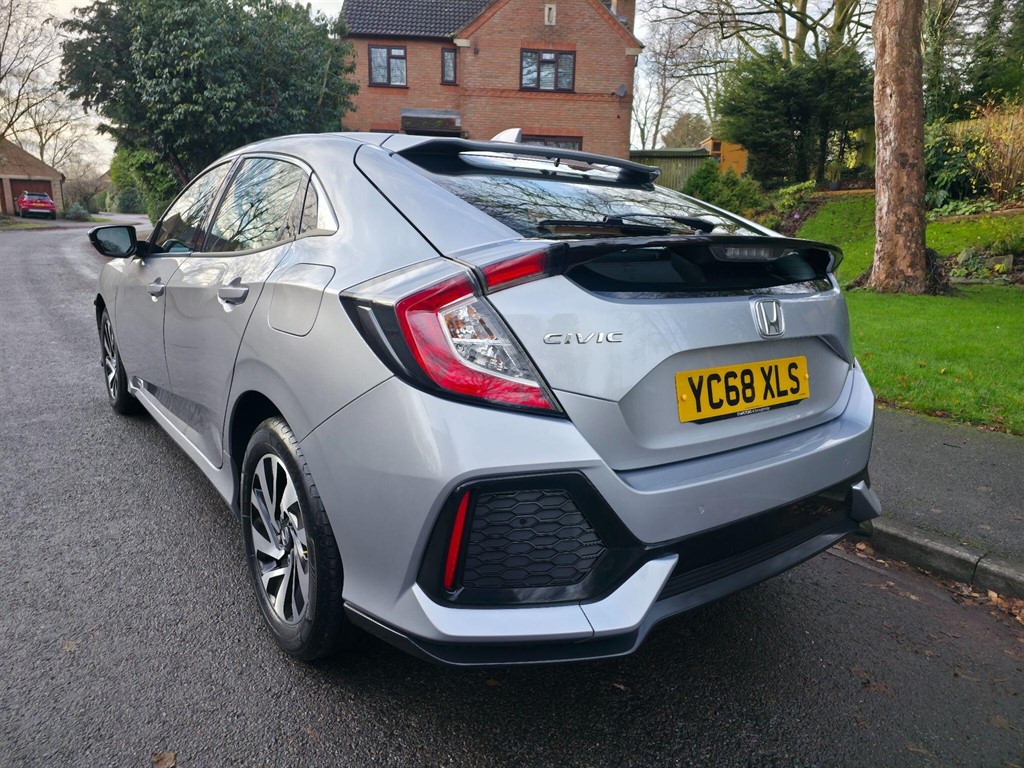 Used Honda Civic 2018 for sale - 76960404: Photo 4