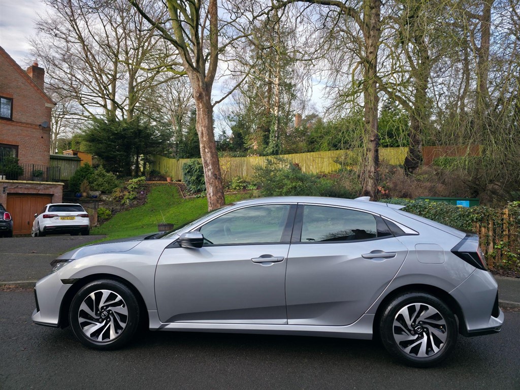 Used Honda Civic 2018 for sale - 76960404: Photo 6