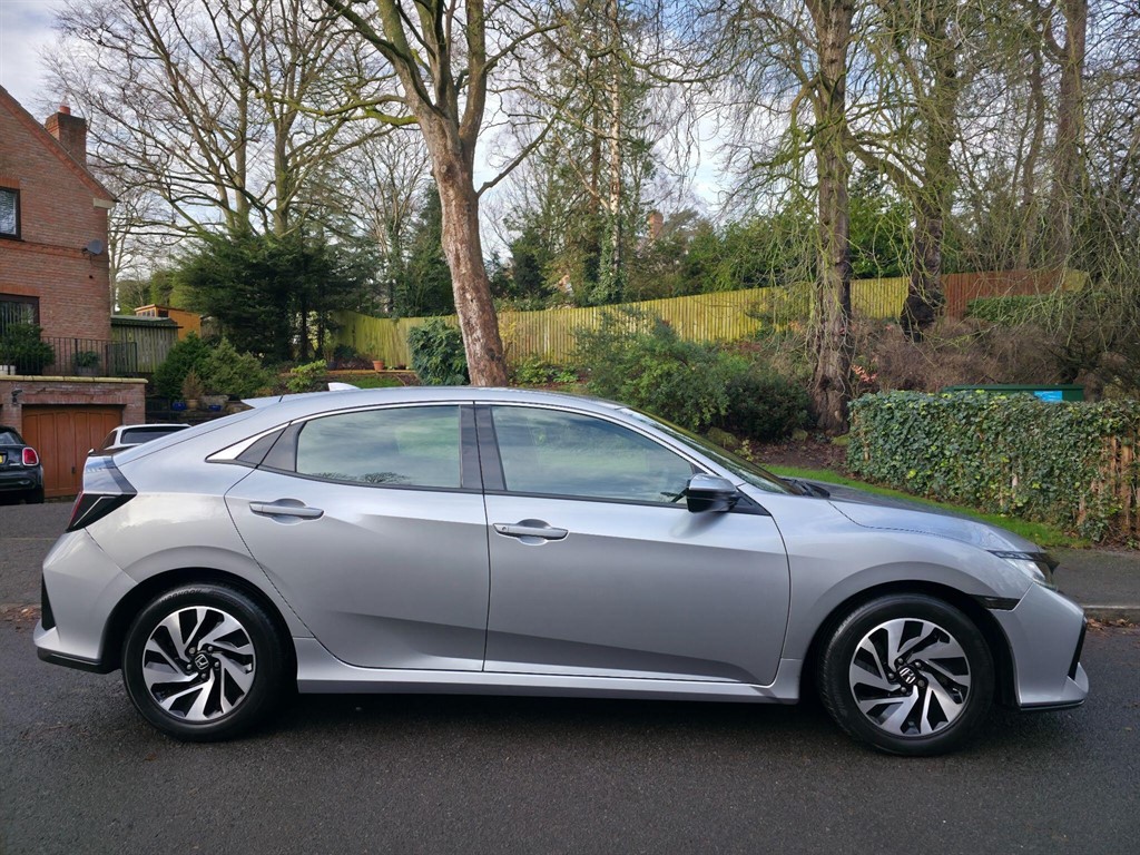 Used Honda Civic 2018 for sale - 76960404: Photo 8