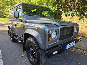 Land Rover - Defender 90