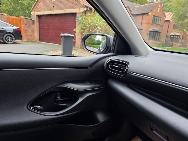 Used Toyota Yaris 2024 for sale - 76290159: Photo 12