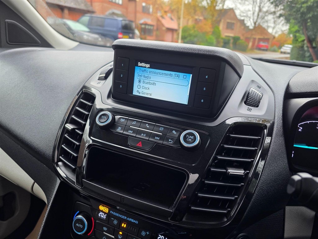 Used Ford Grand Tourneo Connect 2019 for sale - 76557093: Photo 25