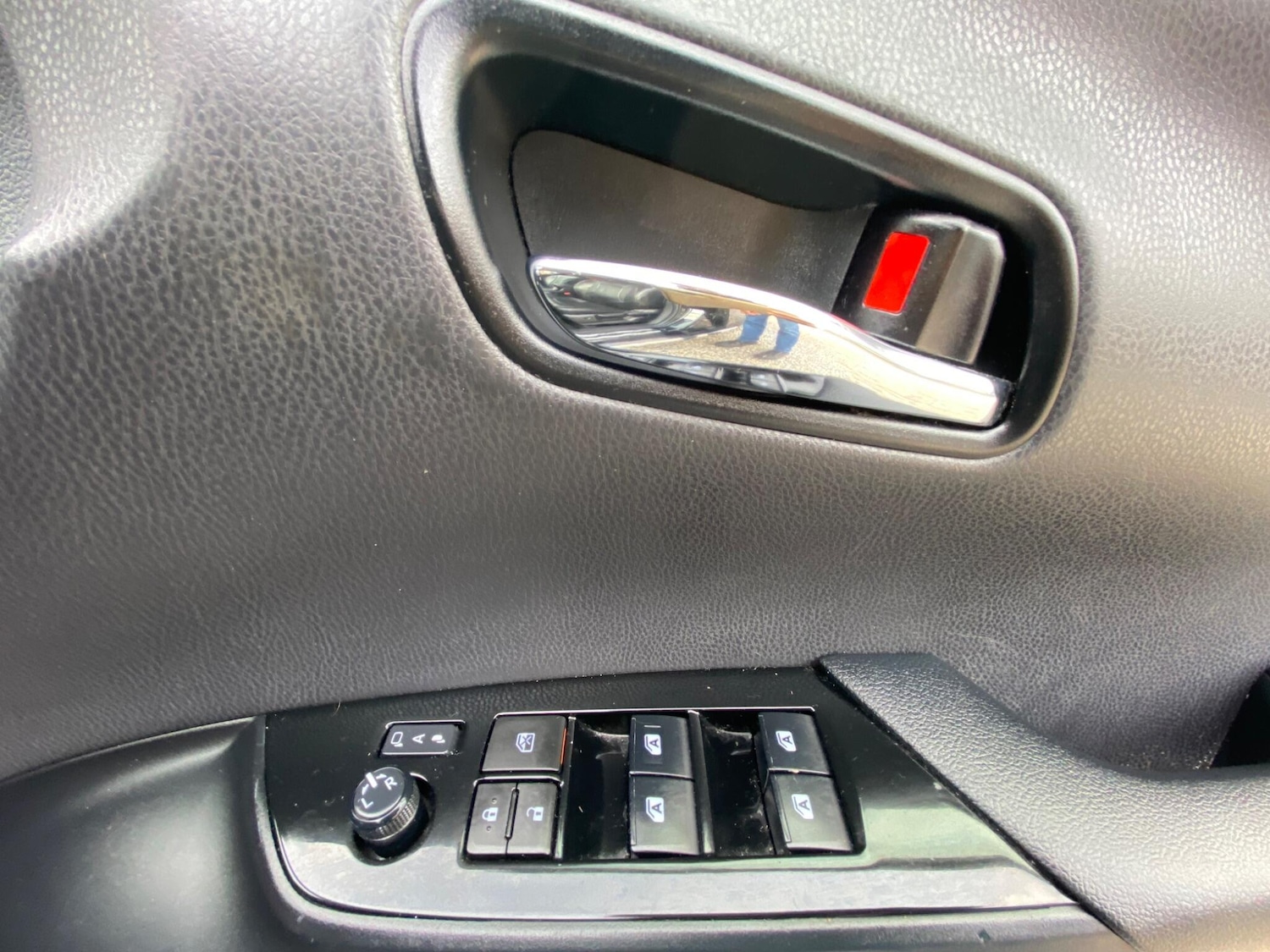 Used Toyota Prius 2017 for sale - 77704969: Photo 38