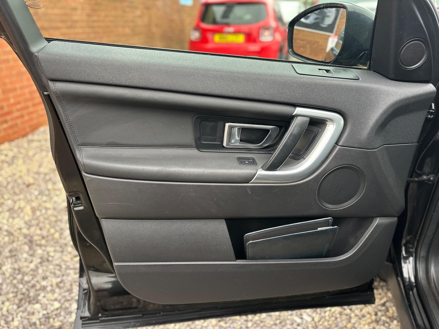 Used Land Rover Discovery Sport 2015 for sale - 77344352: Photo 48