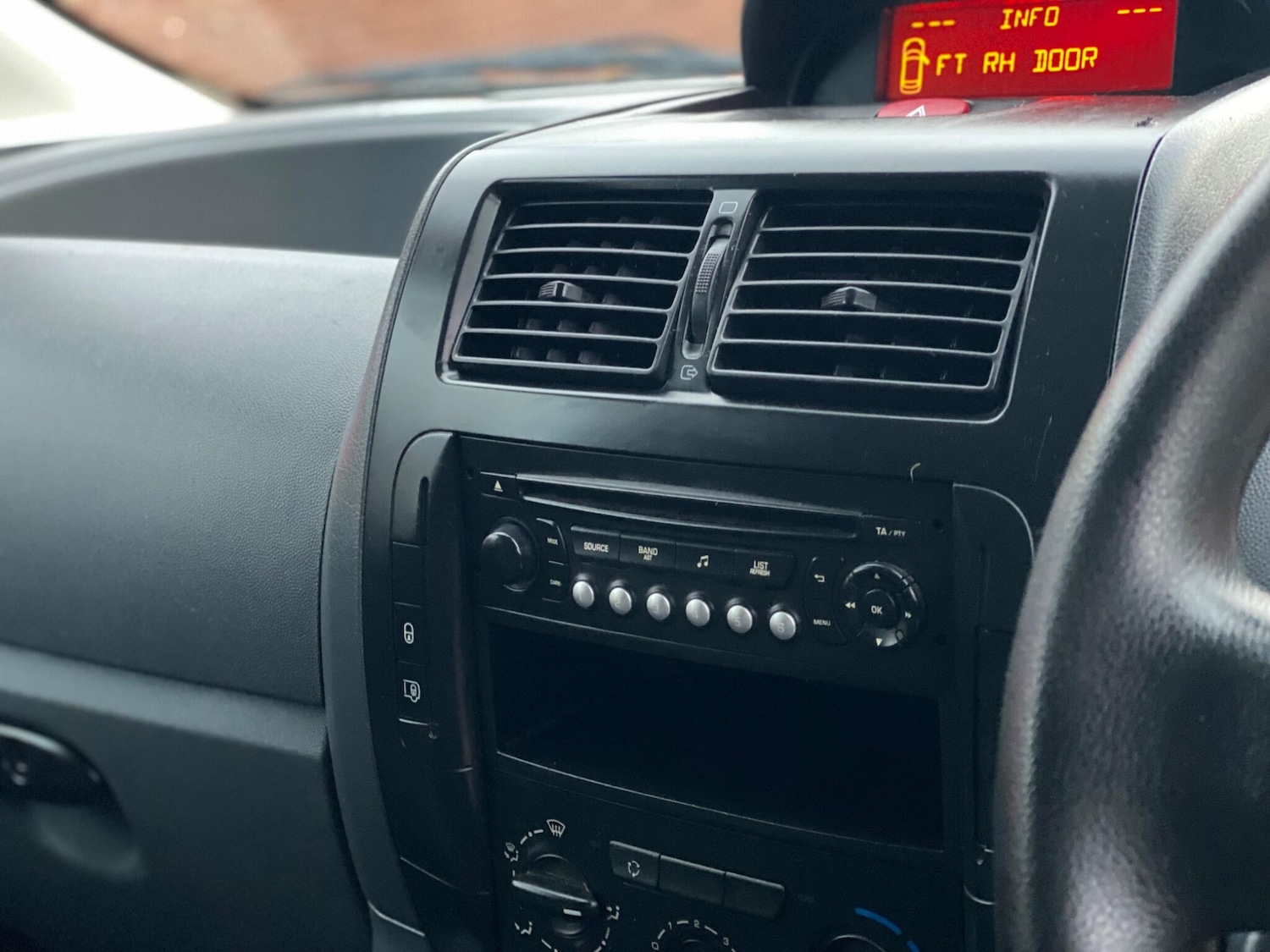 Used Citroen Dispatch 2016 for sale - 76348980: Photo 24