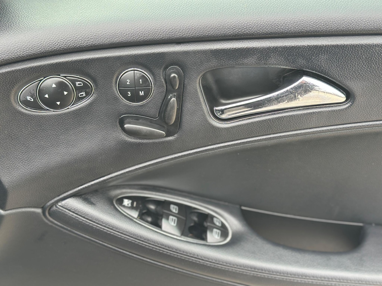 Used Mercedes-Benz CLS 2010 for sale - 76153126: Photo 32