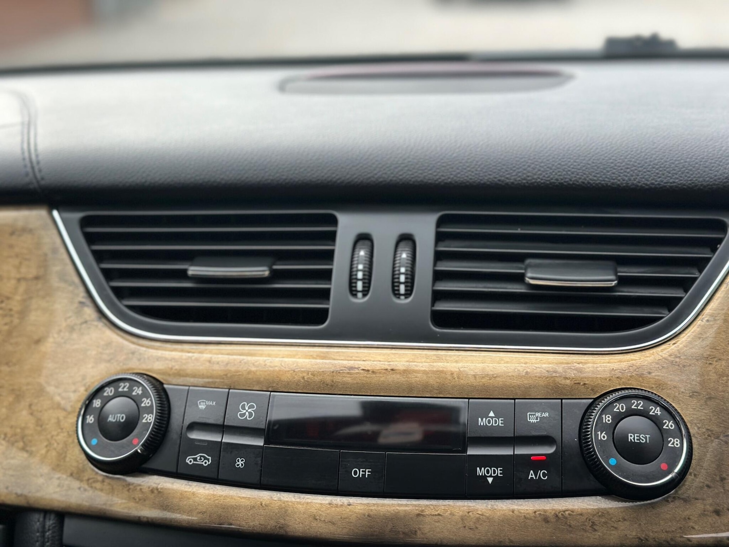 Used Mercedes-Benz CLS 2010 for sale - 76153126: Photo 56