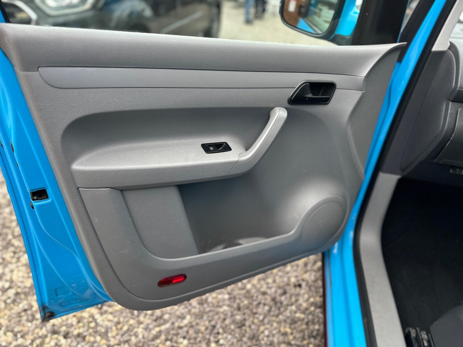 Used Volkswagen Caddy Maxi 2010 for sale - 77625337: Photo 41