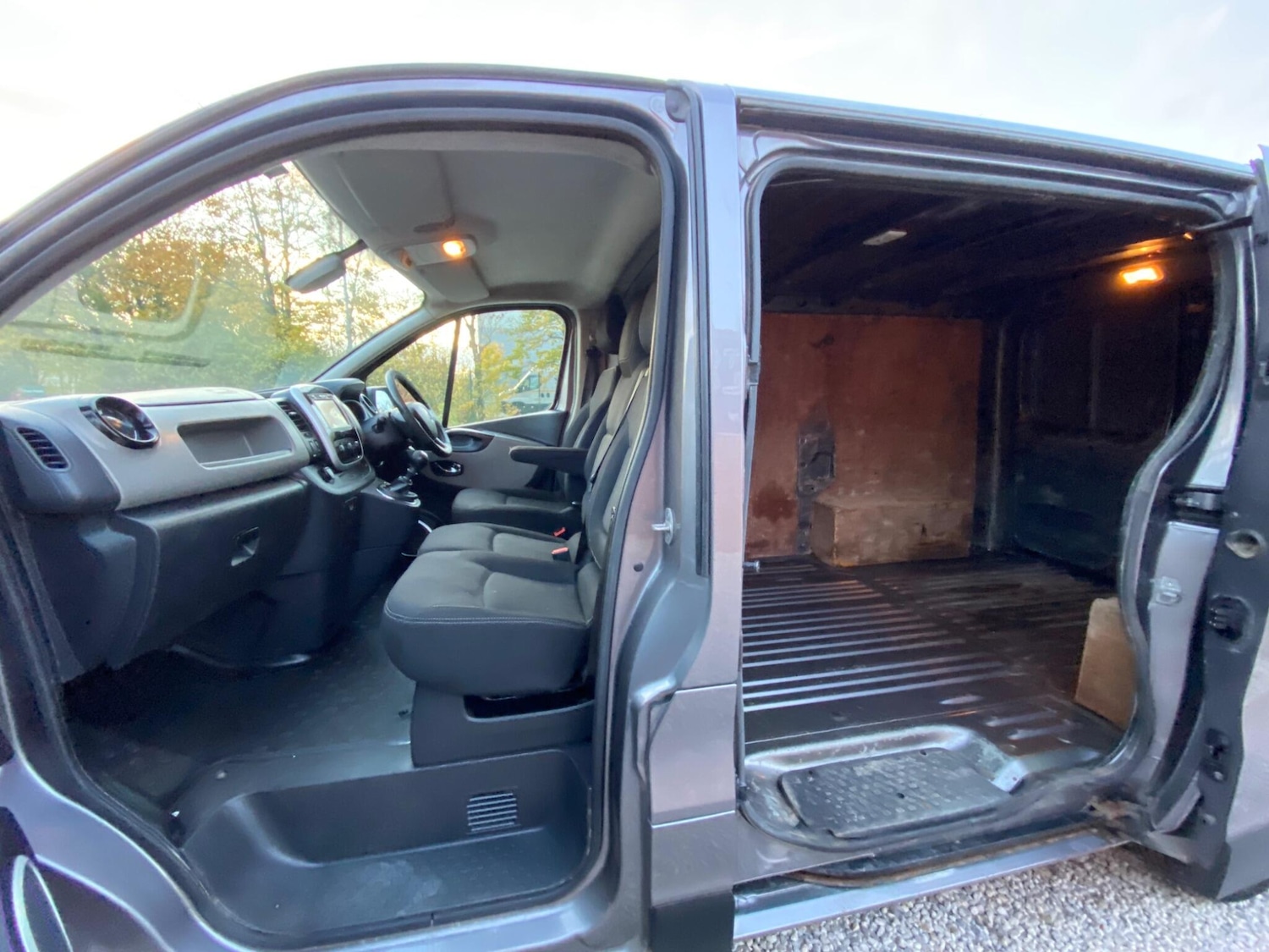 Used Renault Trafic 2018 for sale - 76388944: Photo 8