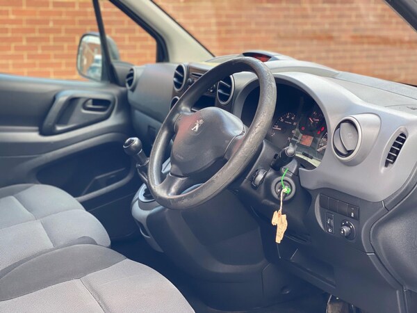 Used Peugeot Partner 2017 for sale - 74965679: Photo 31