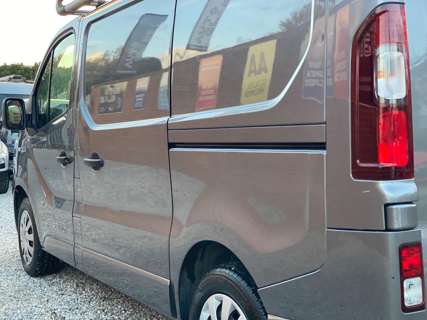 Used Vauxhall Vivaro 2017 for sale - 76995906: Photo 13