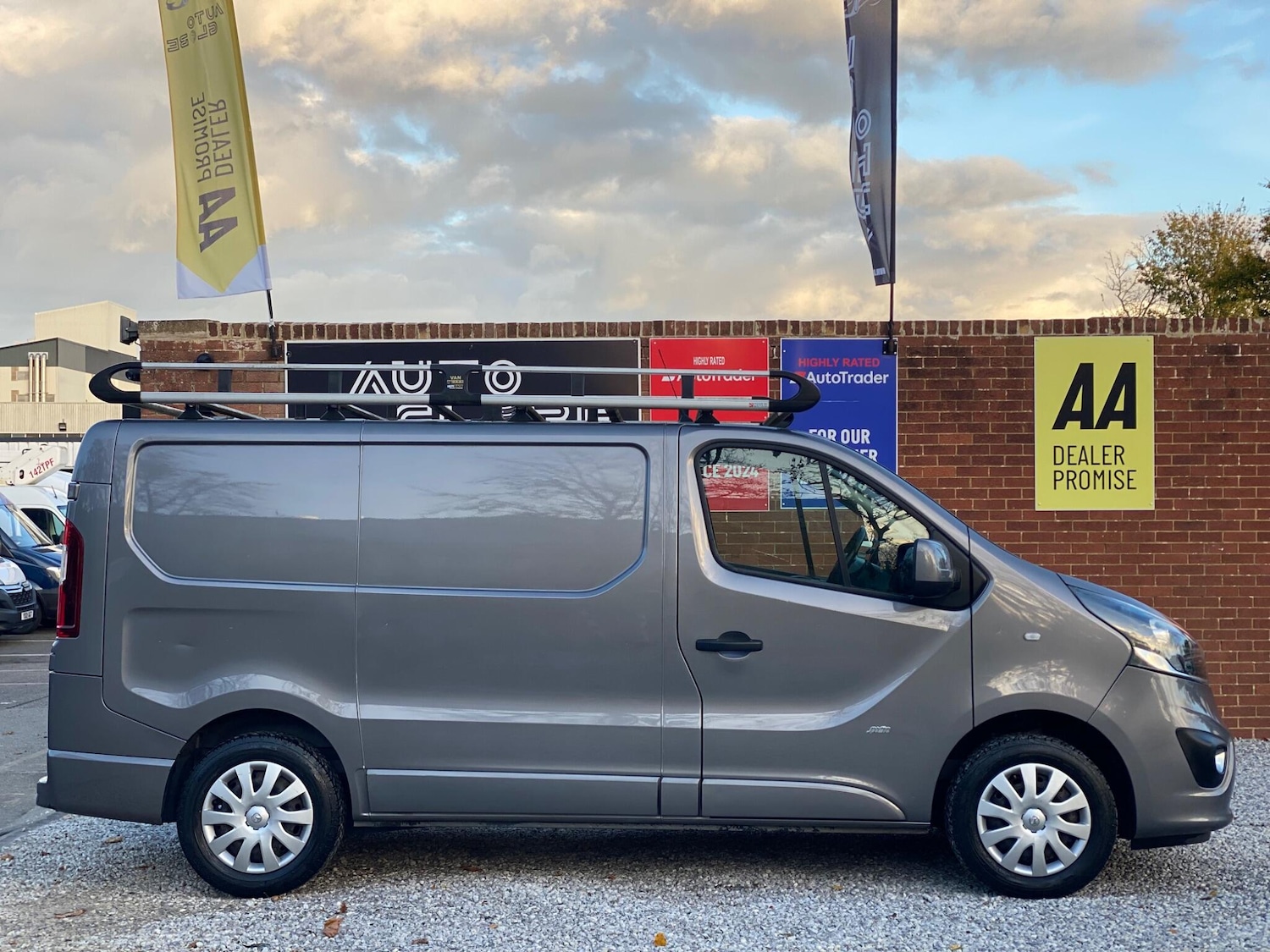 Used Vauxhall Vivaro 2017 for sale - 76995906: Photo 3