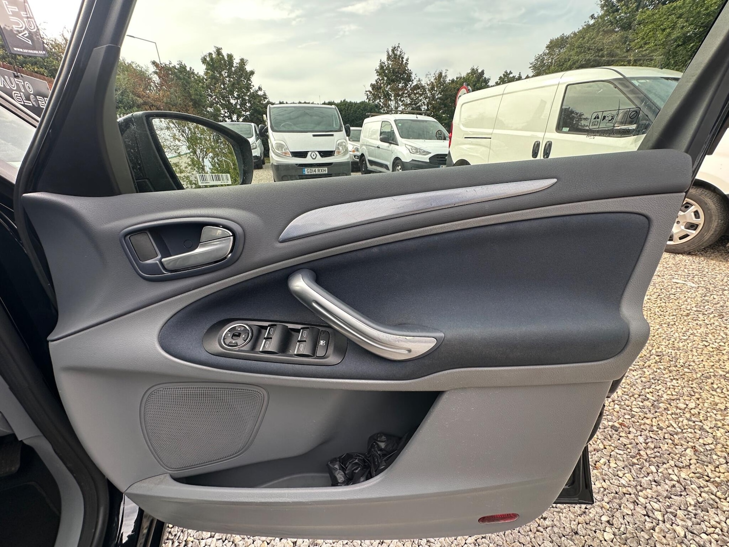 Used Ford S-Max 2009 for sale - 76988660: Photo 28