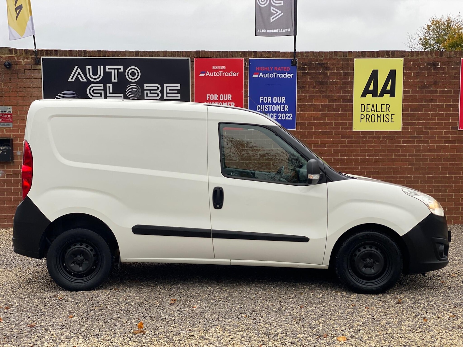 Used Vauxhall Combo 2017 for sale - 76408506: Photo 4