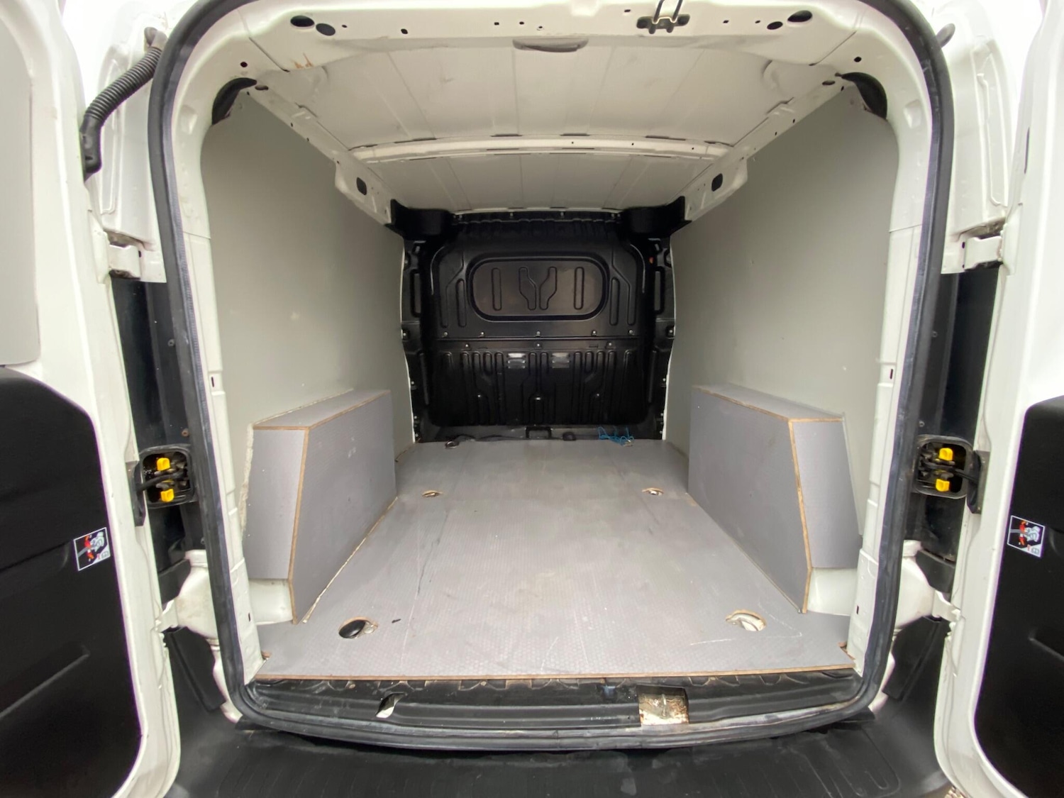 Used Vauxhall Combo 2017 for sale - 76408506: Photo 9