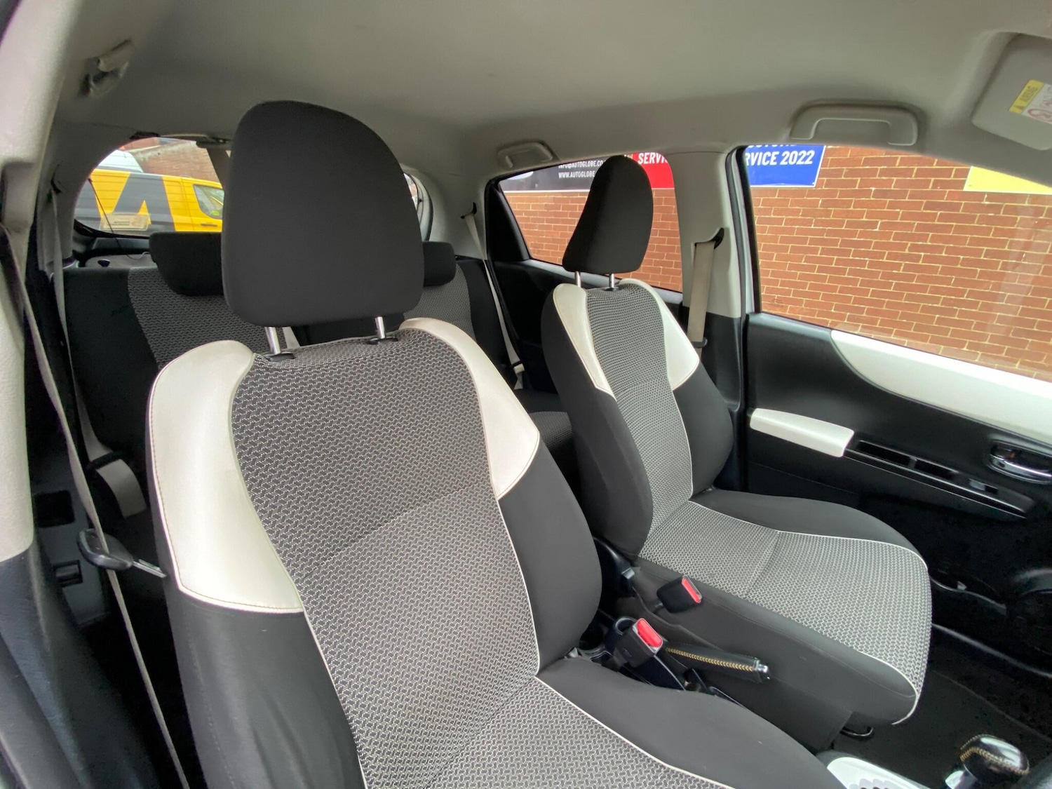 Used Toyota Yaris 2014 for sale - 75978955: Photo 25