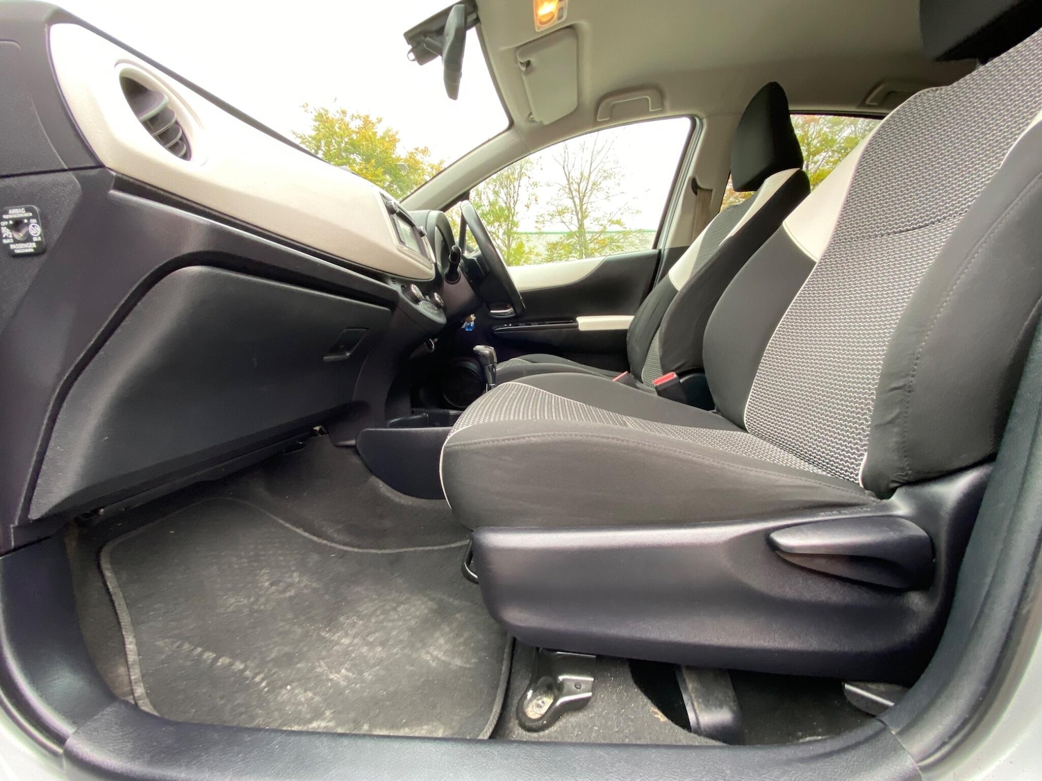 Used Toyota Yaris 2014 for sale - 75978955: Photo 37