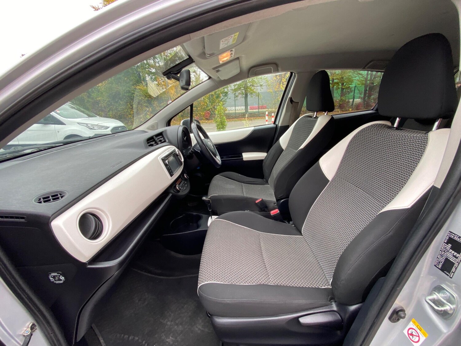 Used Toyota Yaris 2014 for sale - 75978955: Photo 47