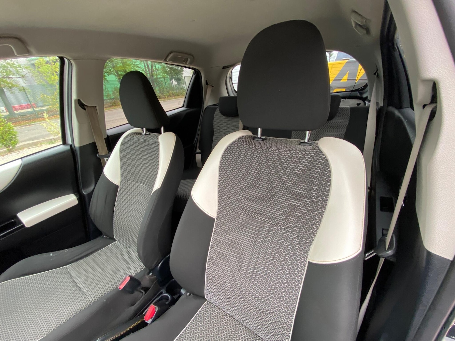 Used Toyota Yaris 2014 for sale - 75978955: Photo 49