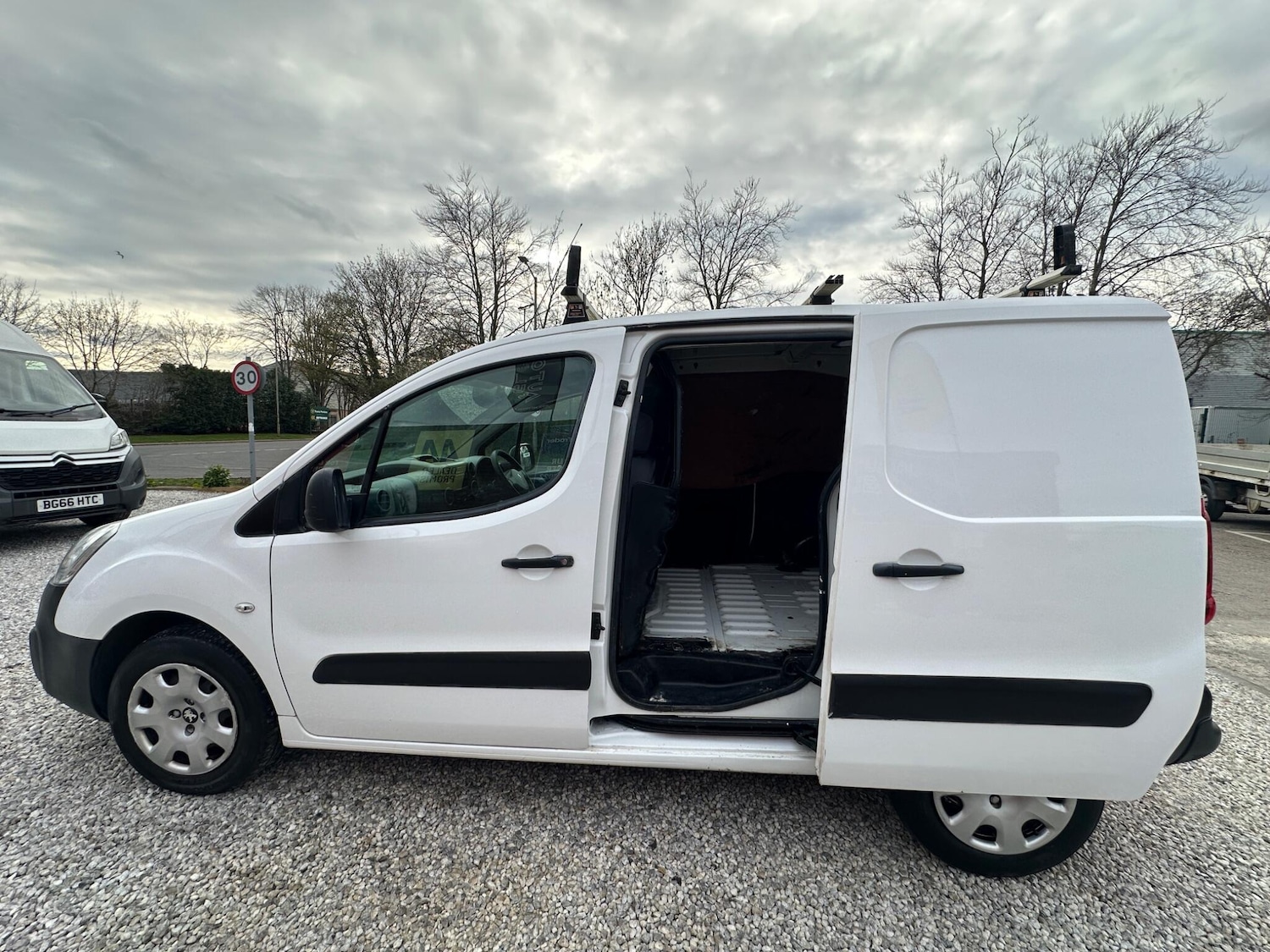 Used Peugeot Partner 2016 for sale - 78034609: Photo 39