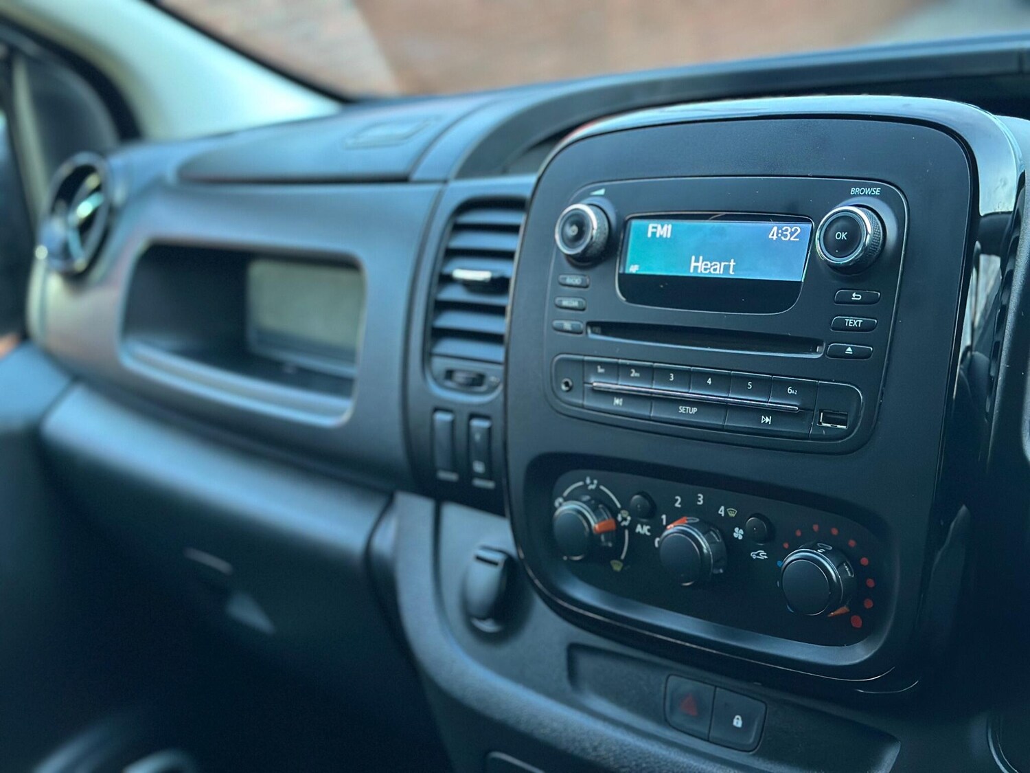 Used Vauxhall Vivaro 2016 for sale - 77278639: Photo 53