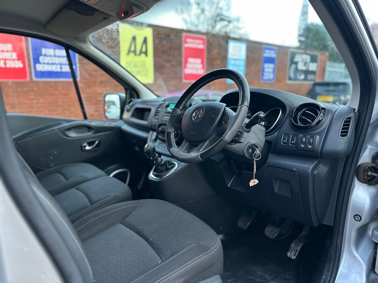 Used Vauxhall Vivaro 2016 for sale - 77278639: Photo 6