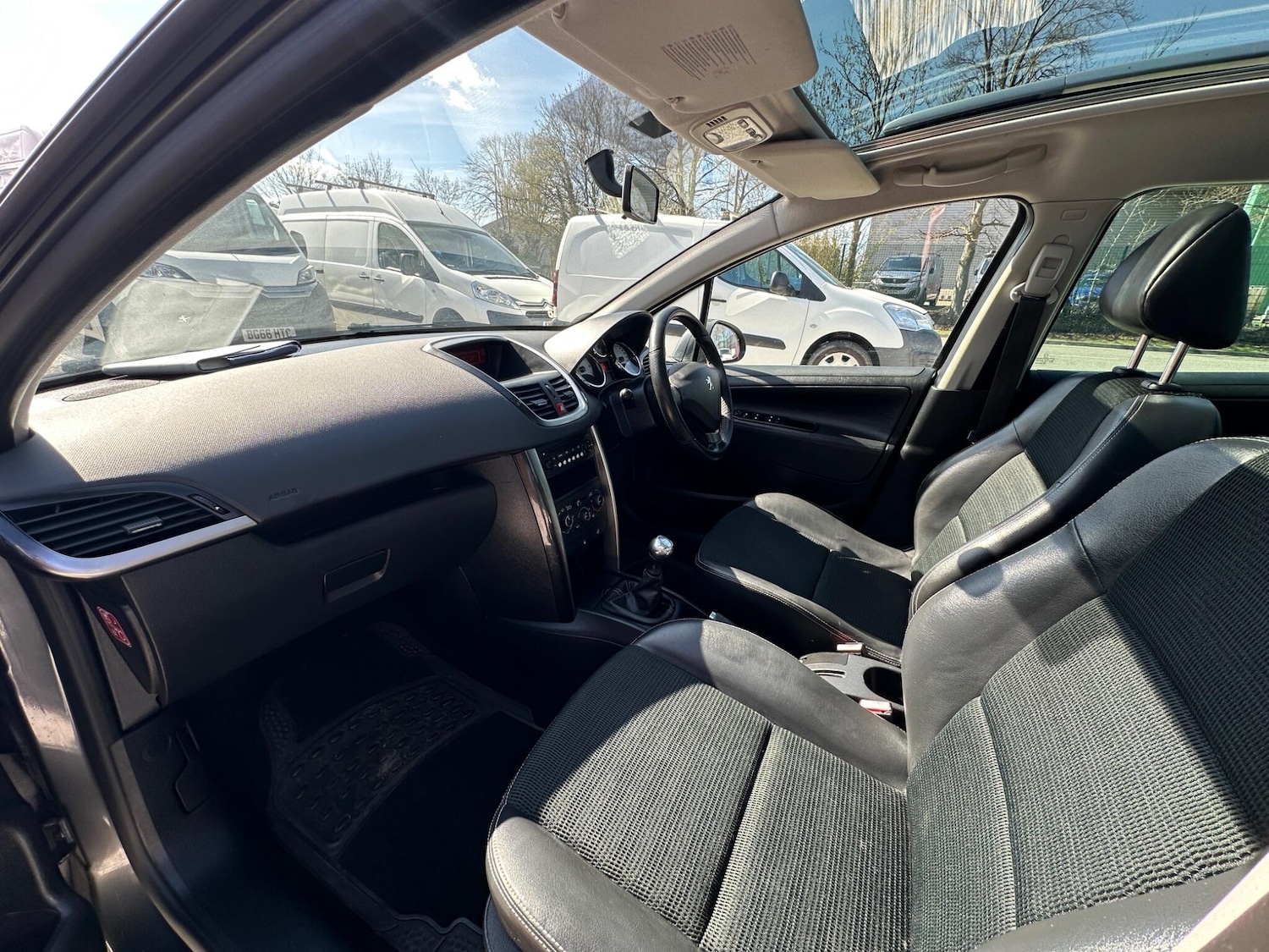 Used Peugeot 207 2011 for sale - 78020402: Photo 9