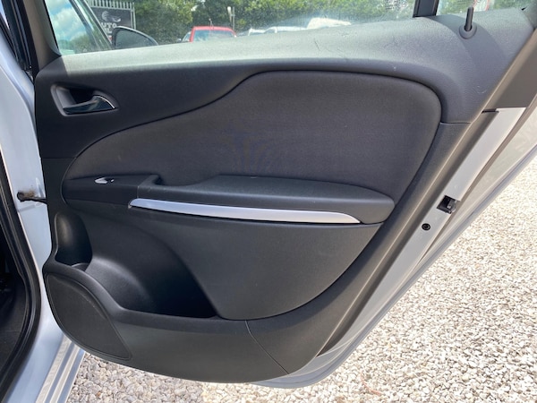 Used Vauxhall Zafira Tourer 2015 for sale - 75478069: Photo 37