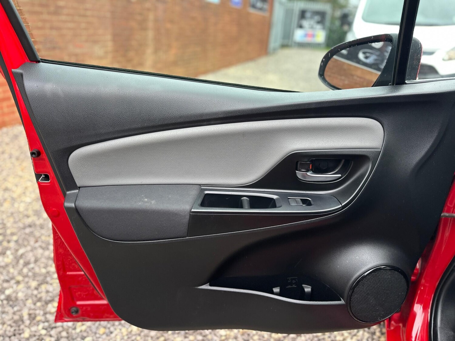 Used Toyota Yaris 2019 for sale - 77074115: Photo 39