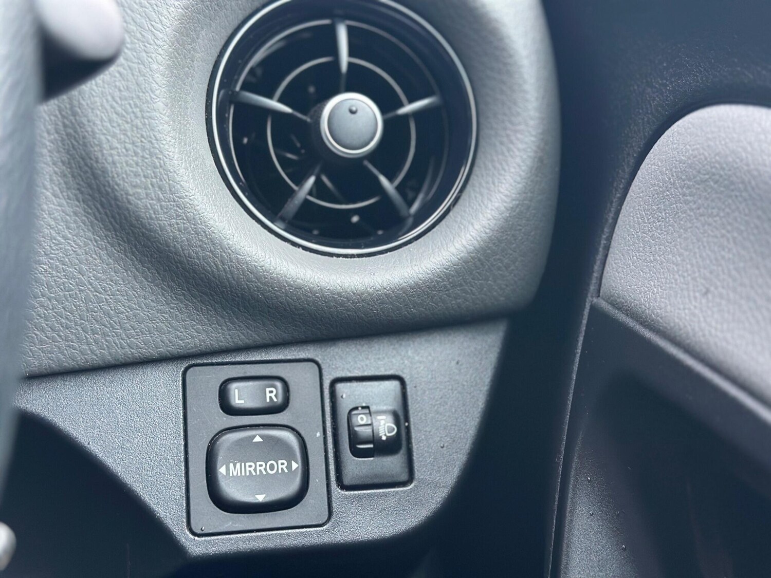 Used Toyota Yaris 2019 for sale - 77074115: Photo 51