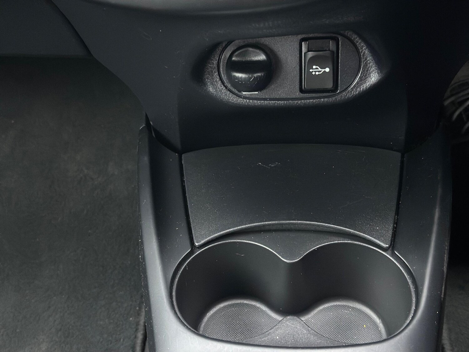 Used Toyota Yaris 2019 for sale - 77074115: Photo 52