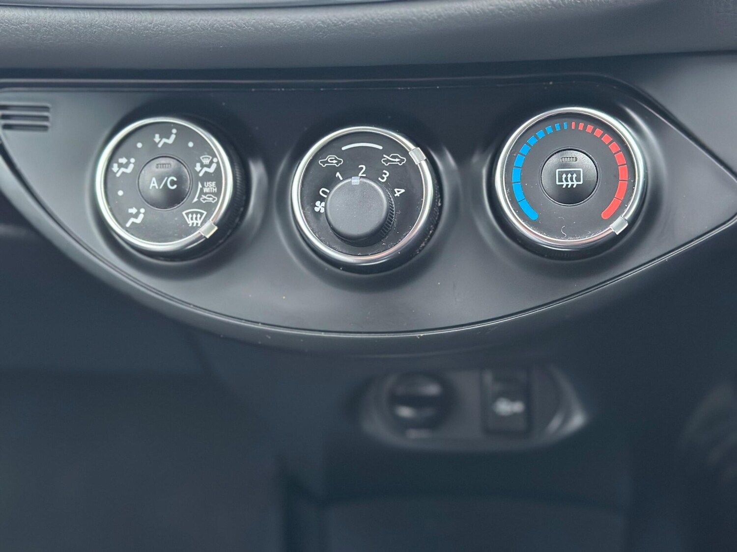 Used Toyota Yaris 2019 for sale - 77074115: Photo 53