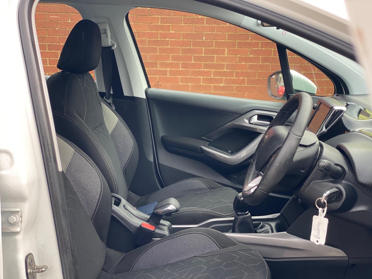 Used Peugeot 2008 2017 for sale - 77753910: Photo 14