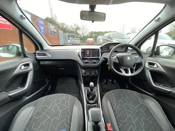 Used Peugeot 2008 2017 for sale - 77753910: Photo