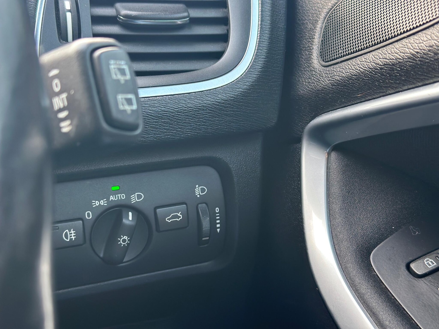 Used Volvo V40 2014 for sale - 77175645: Photo 51