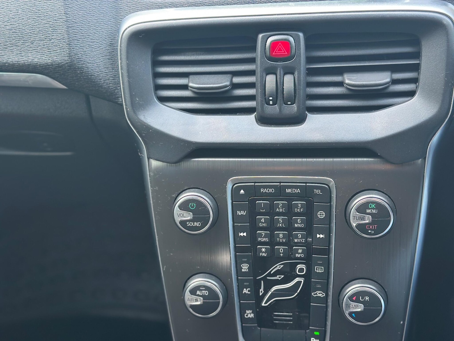 Used Volvo V40 2014 for sale - 77175645: Photo 54