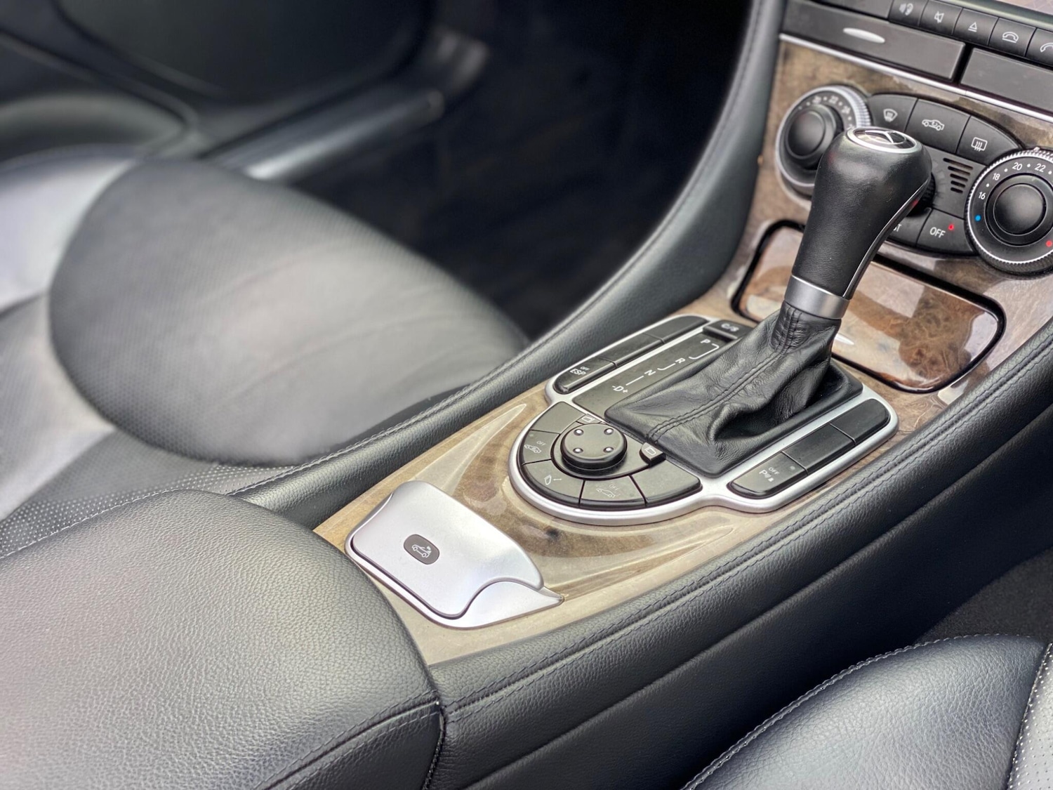 Used Mercedes-Benz SL 2006 for sale - 76433196: Photo 31